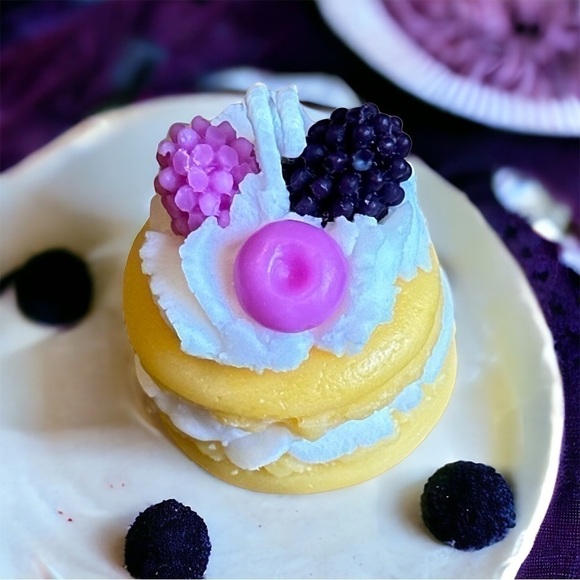 ⚠️SALE Candle / Handmade Yellow And Purple Life Size Macaroon Candle SEND OFFERS - Picture 4 of 4